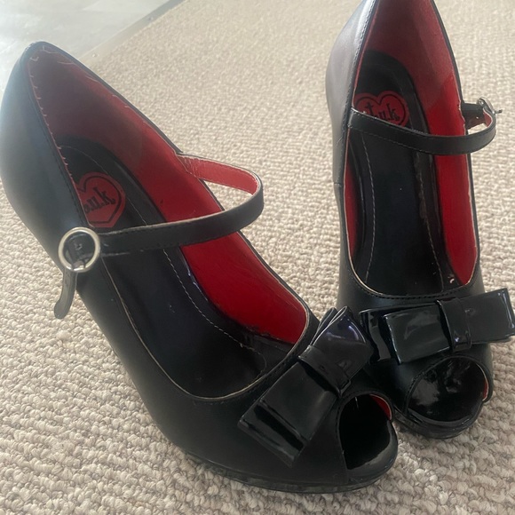t.u.k Retro Inspired High Heels with Cute Bow - Picture 2 of 8